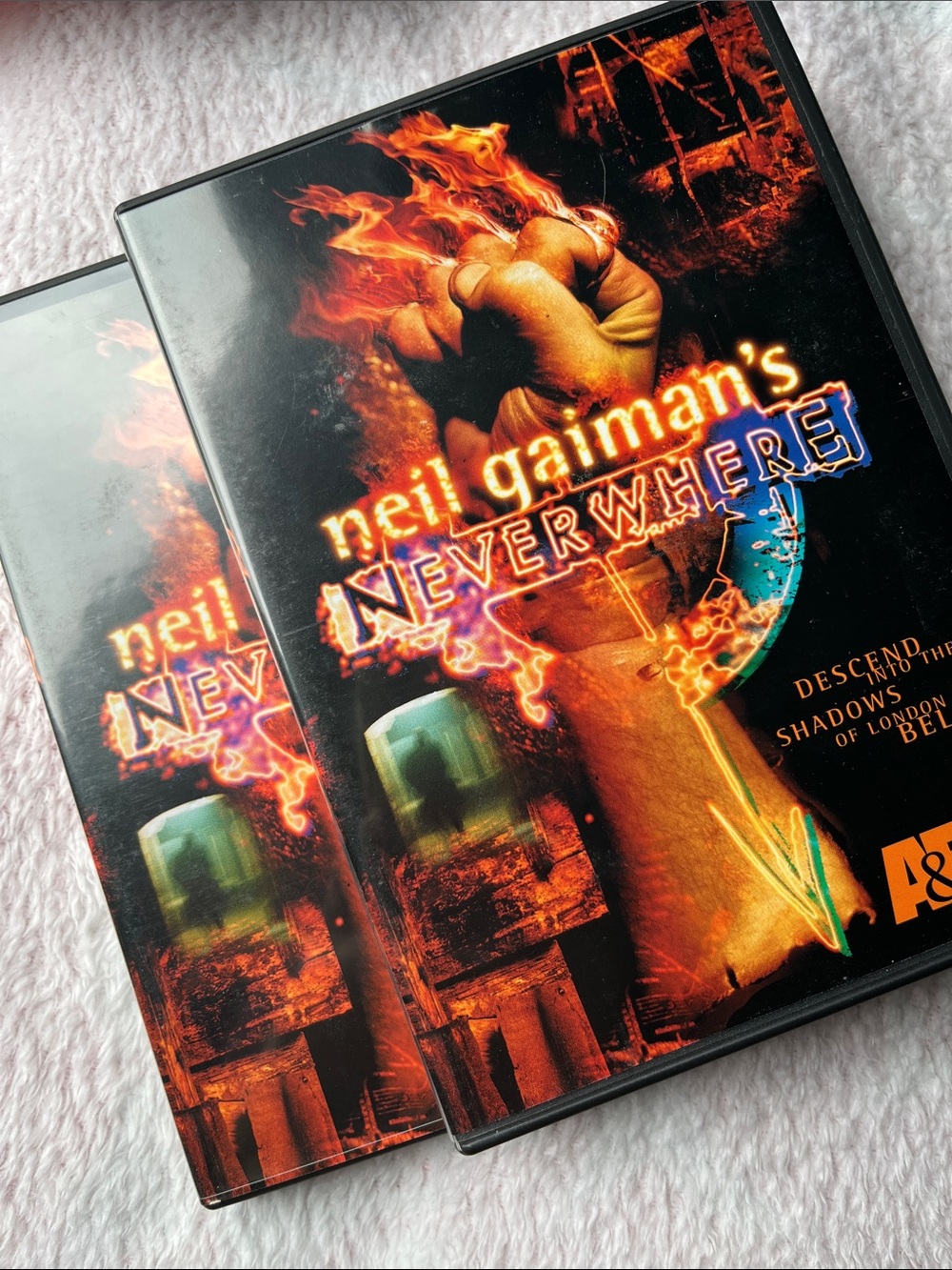 Neil Gaiman Neverwhere Collector's DVD Box Set - Picture 4 of 8